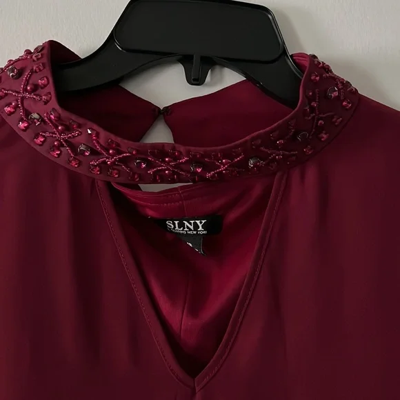 Elegant Burgundy Women's Dress - Picture 4 of 4